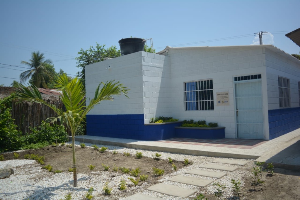 Estudiantes del I.E.D. Humberto Velásquez García en el comedor remodelado gracias al apoyo de la Fundación Banasan y Fyffes.