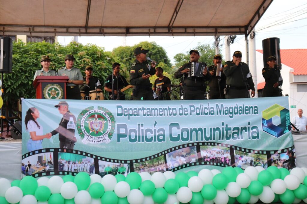 Policía y voluntarios de la Policía Cívica en actividades comunitarias con el respaldo de Banasan S.A.S.